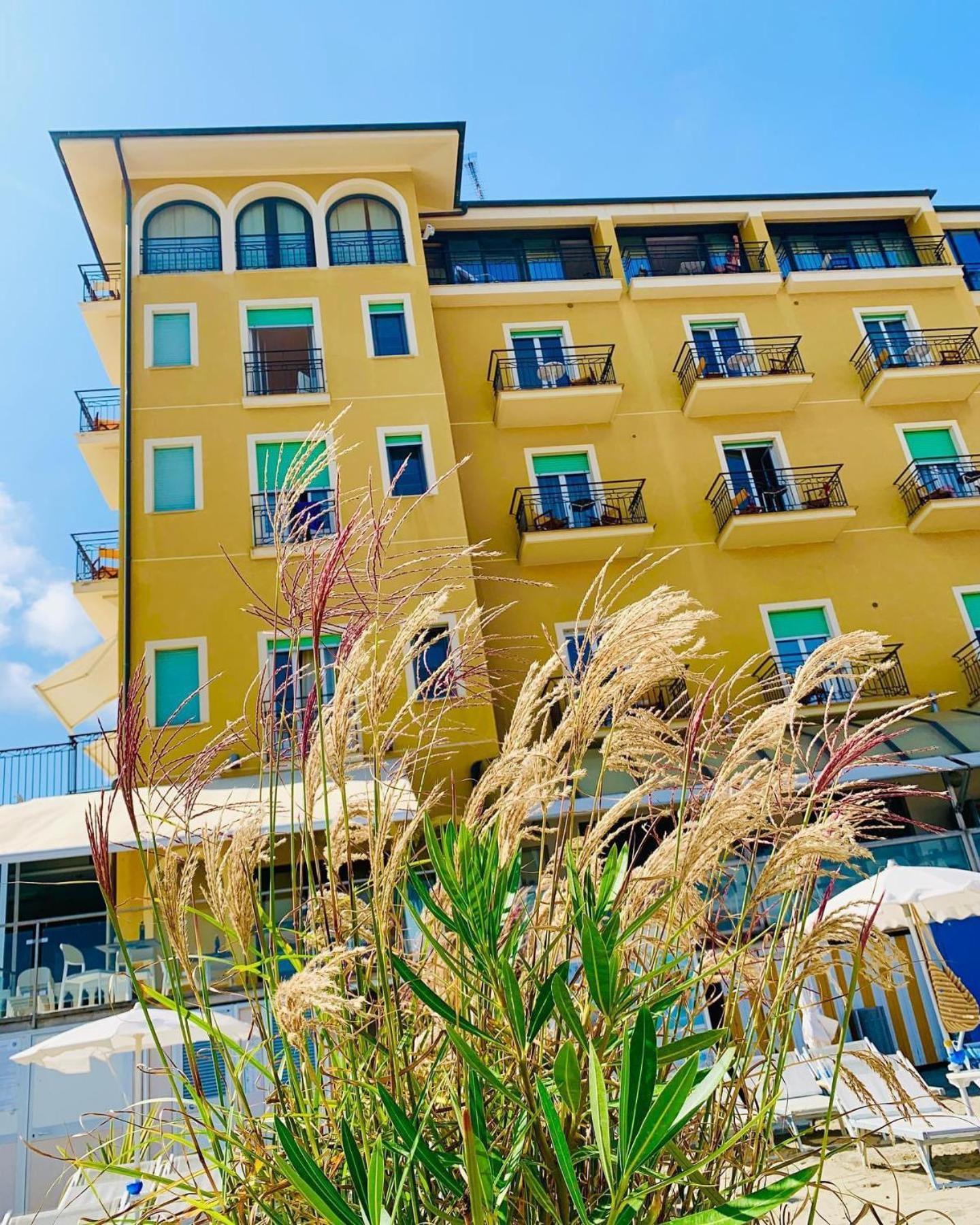 Jasmin Charme Hotel Diano Marina Kültér fotó