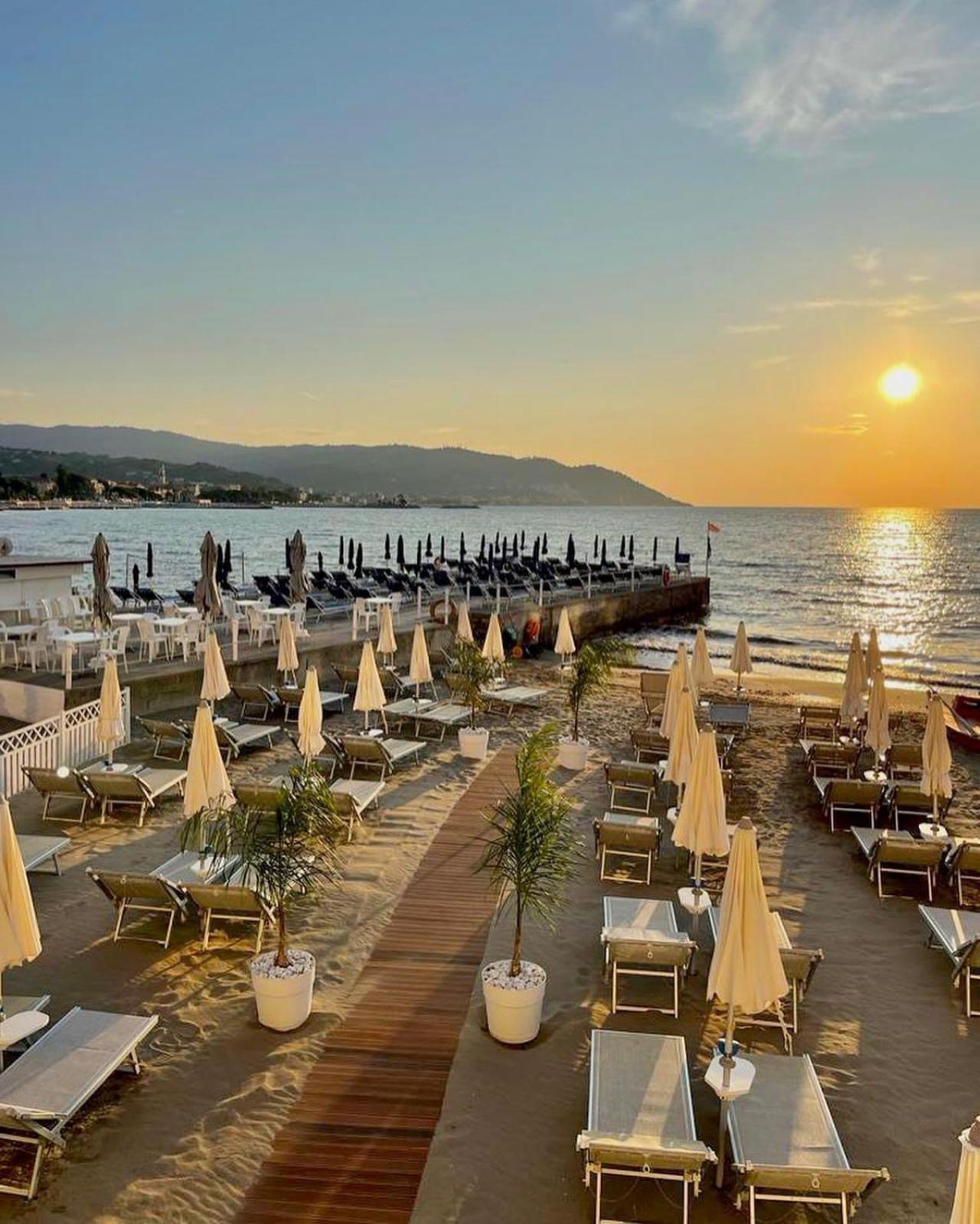 Jasmin Charme Hotel Diano Marina Kültér fotó