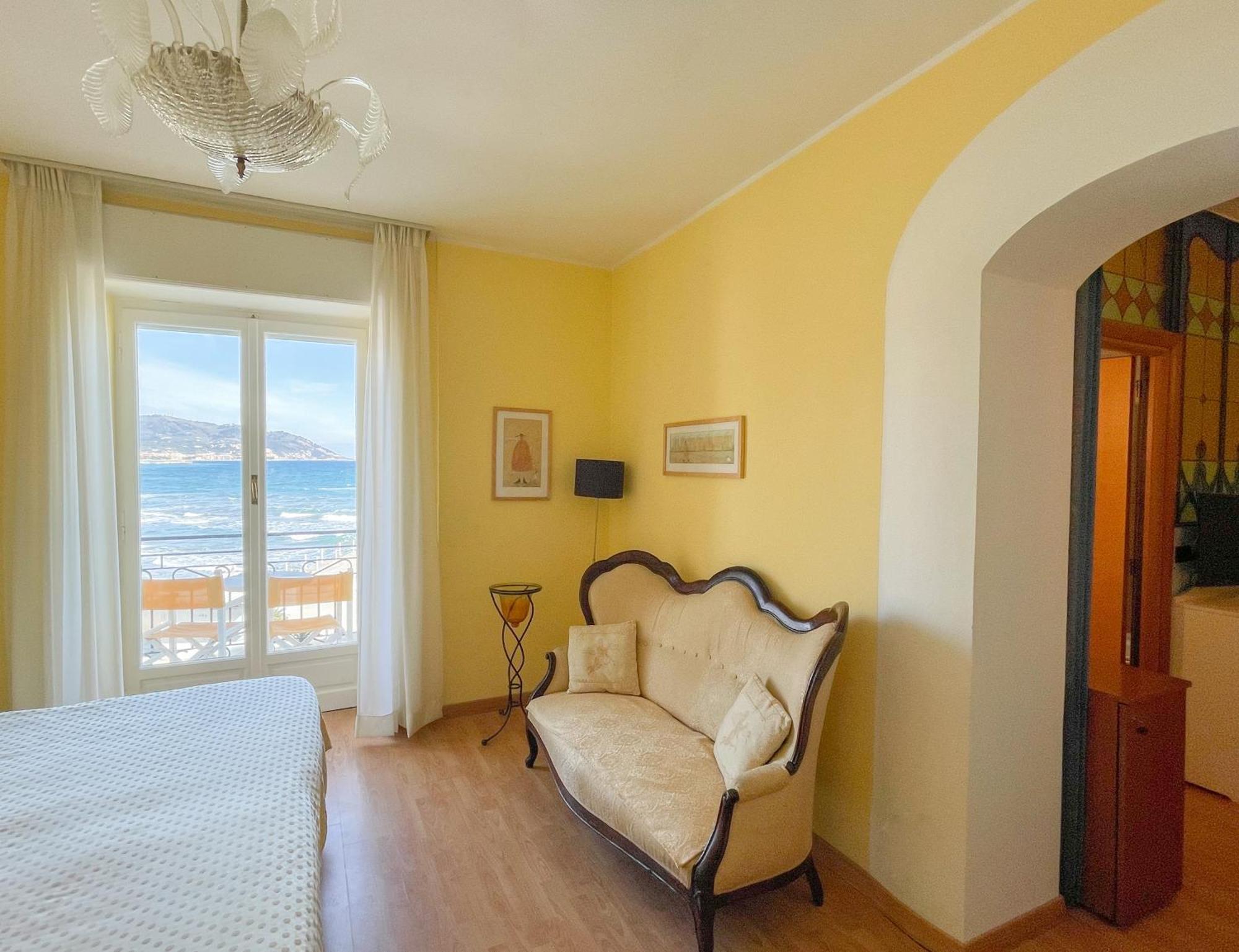 Jasmin Charme Hotel Diano Marina Kültér fotó