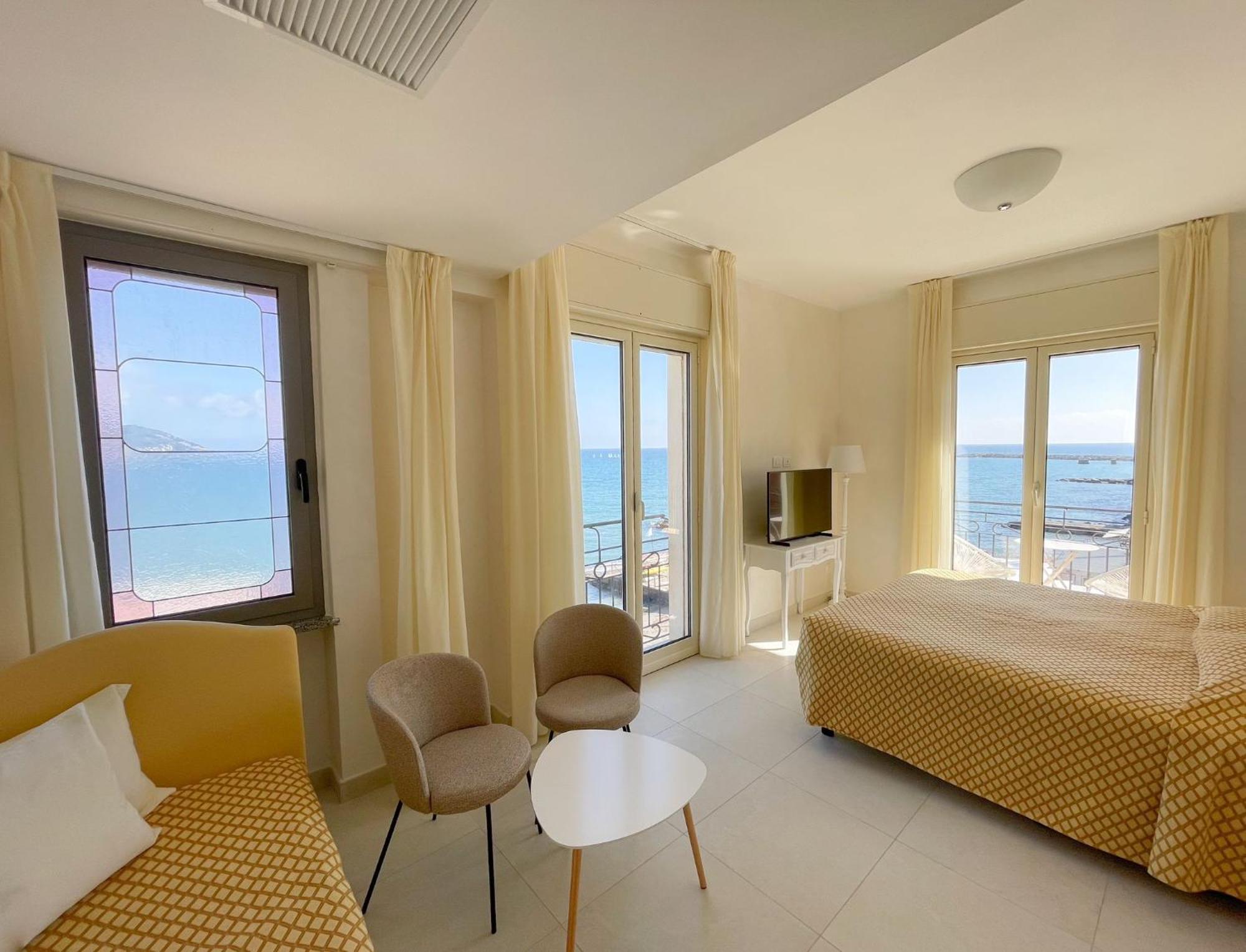 Jasmin Charme Hotel Diano Marina Kültér fotó