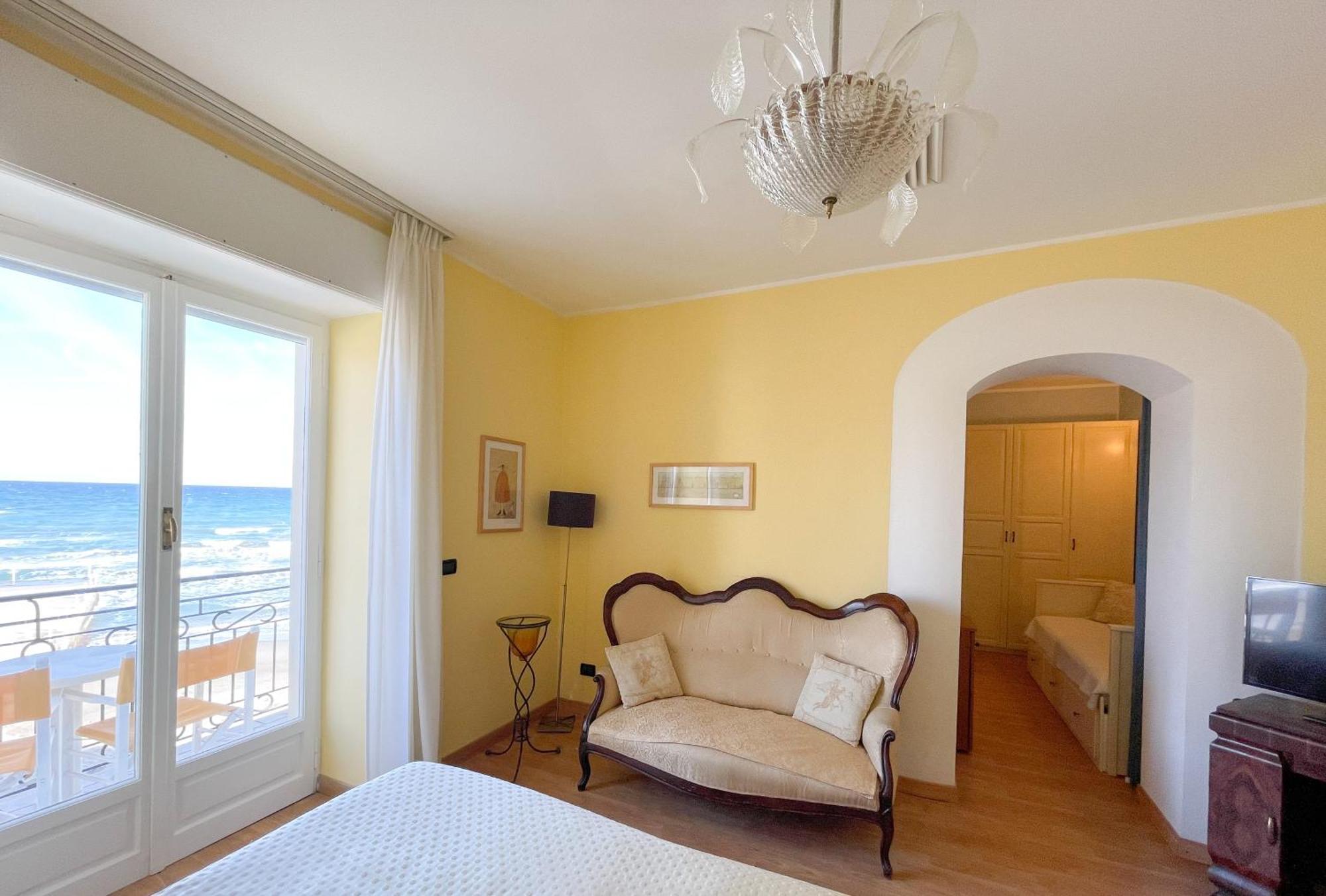 Jasmin Charme Hotel Diano Marina Kültér fotó