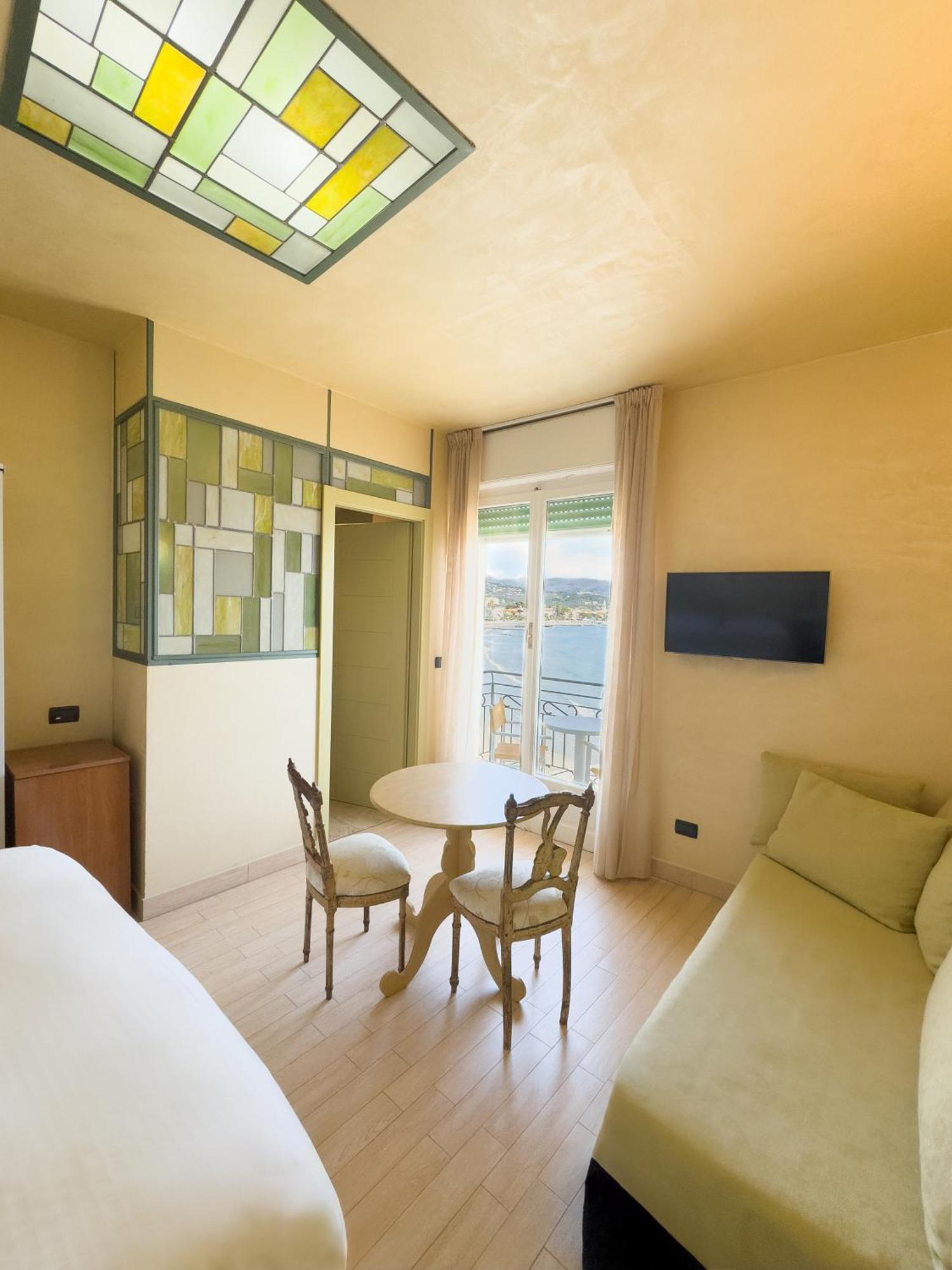 Jasmin Charme Hotel Diano Marina Kültér fotó