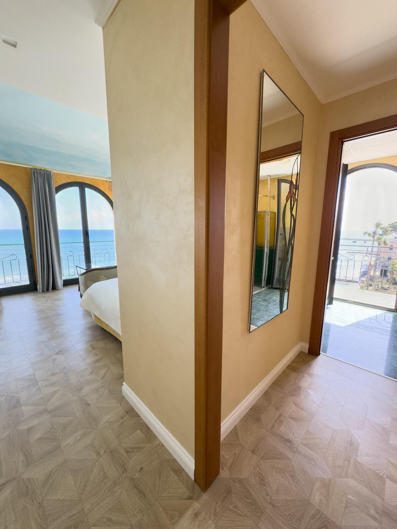 Jasmin Charme Hotel Diano Marina Kültér fotó