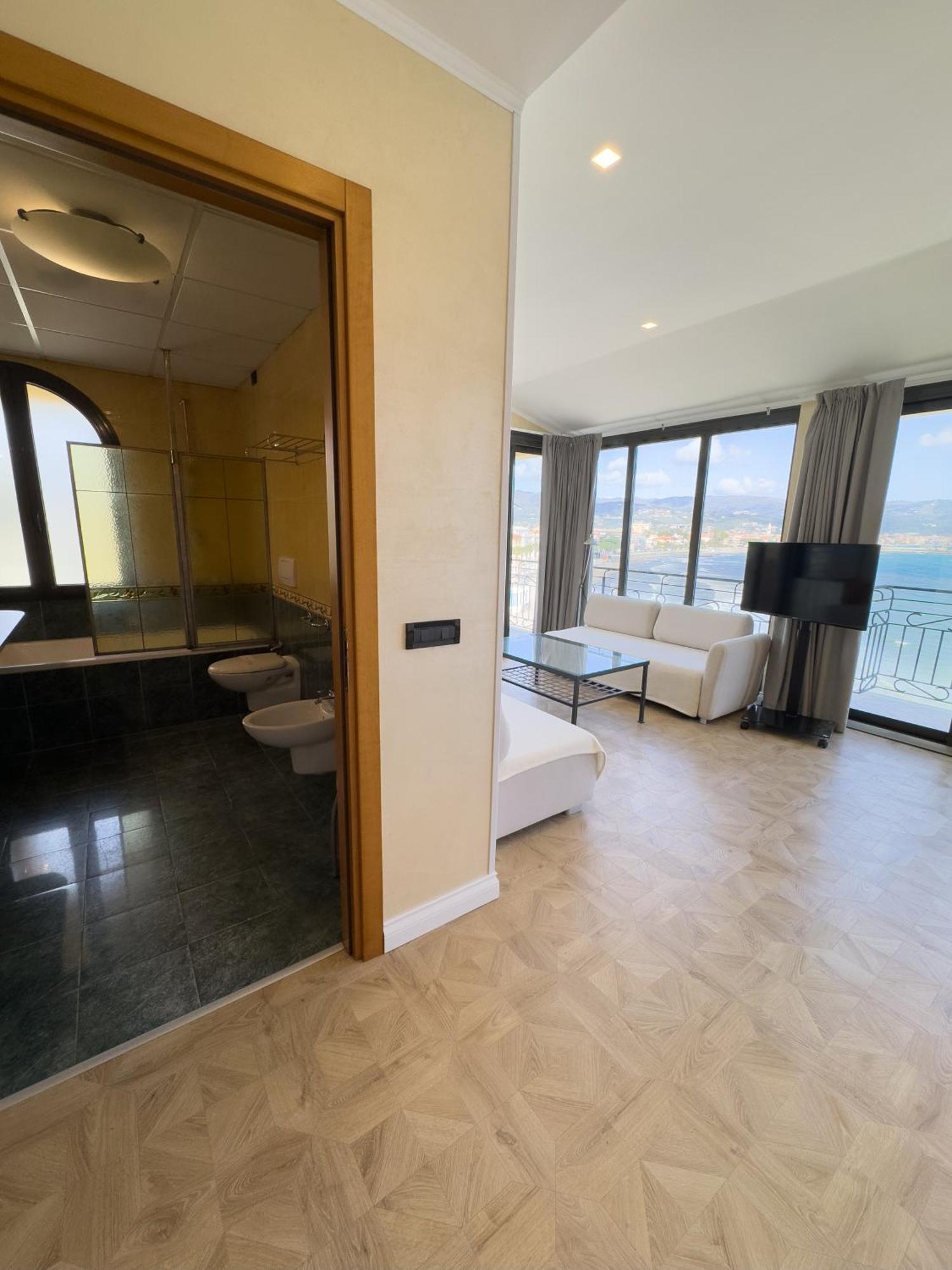 Jasmin Charme Hotel Diano Marina Kültér fotó